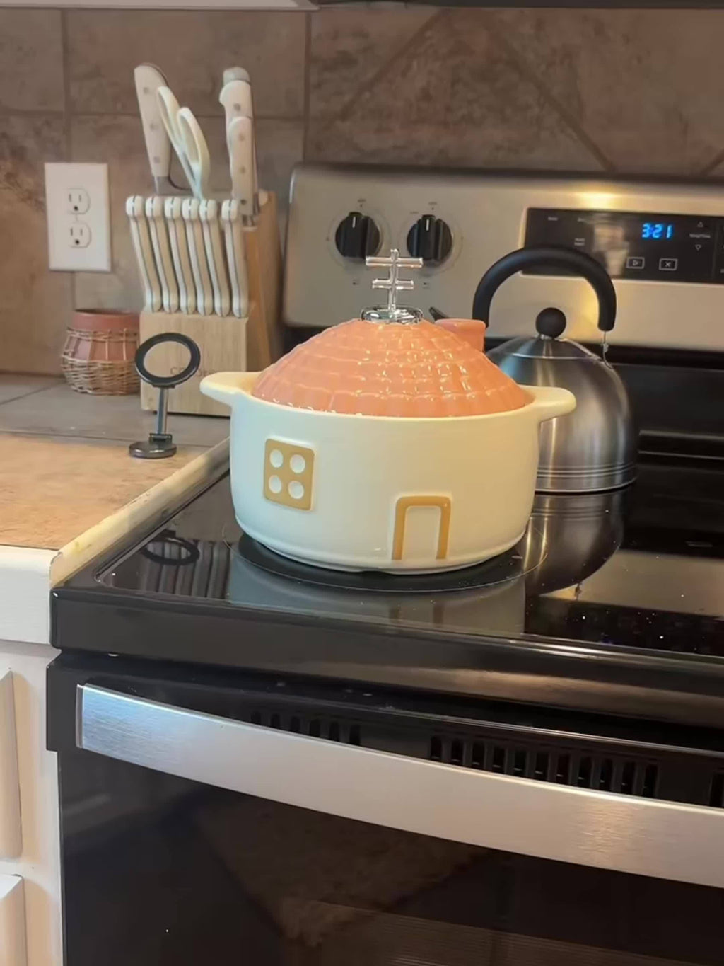 Pink Ceramic Cooking Pot, Oven-Safe, Sturdy Cookware For Soups, Stews, And Kitchen Decoration, Above 2, 20.29oz, Toast And Roast Chicken, Family Gathering